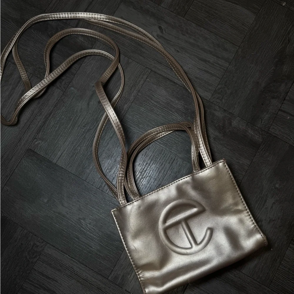 Metallic Gold Telfar Shopping Bag (2021) - Picture 4 of 6